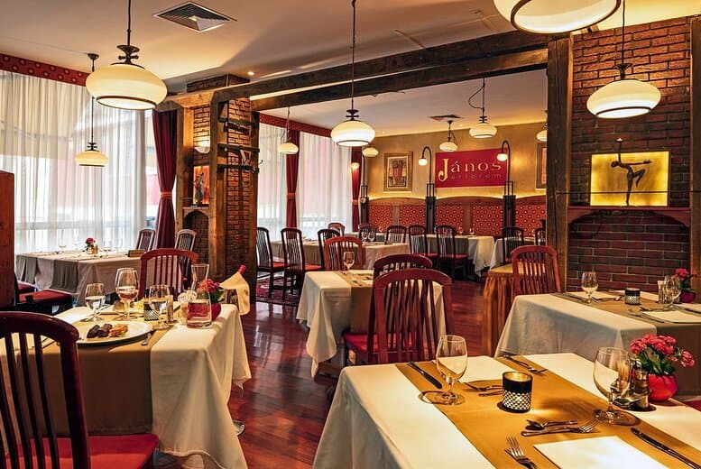 Budapest City Break - Hotel Charles & Return Flights - Near City Centre!