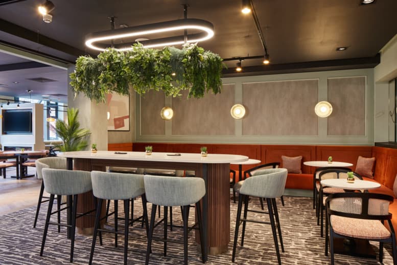 4* Leonardo Hotel Dublin Christchurch City Break: Superior Room Stay For 2 With Breakfast & Drinks Vouchers