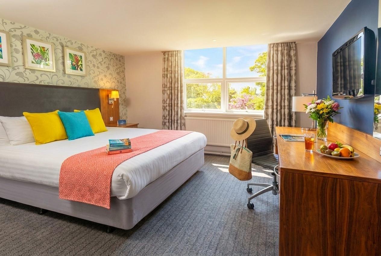 4* Hull Humber View Hotel City Break For Two - Breakfast, Prosecco & Late Checkout