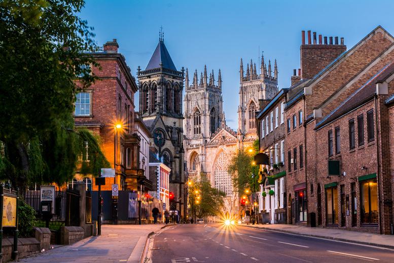 York Studio Apartment For 2: Breakfast Included - 4-7 Nights!