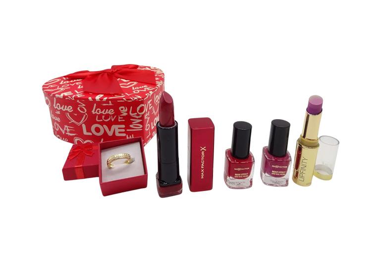 Luxury Max Factor 5‑Piece Beauty Bundle In Heart-Shaped Box With Free Crystal Ring Gift