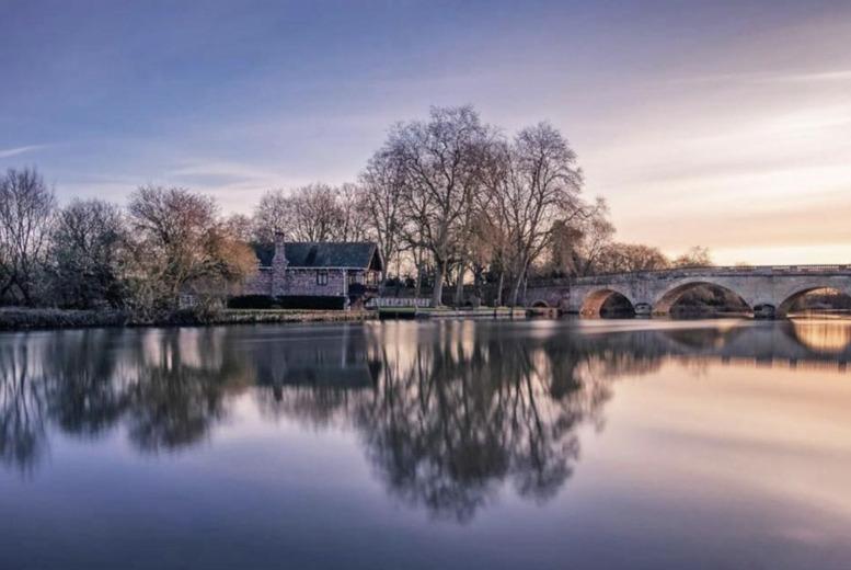 Oxford Countryside Stay For 2 With Breakfast & 2-Course Dinner - Shillingford Bridge Hotel