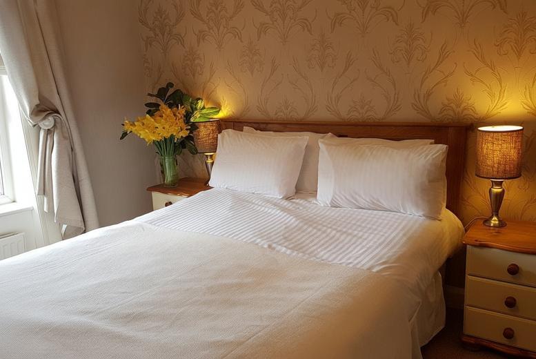 Yetholm, Scottish Borders Stay With Breakfast, Dinner And Late Checkout