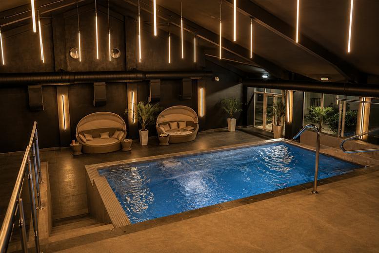 4* All Inclusive Cottage Spa Break For 2 Or 4 At Park Hall Hotel, Lancashire