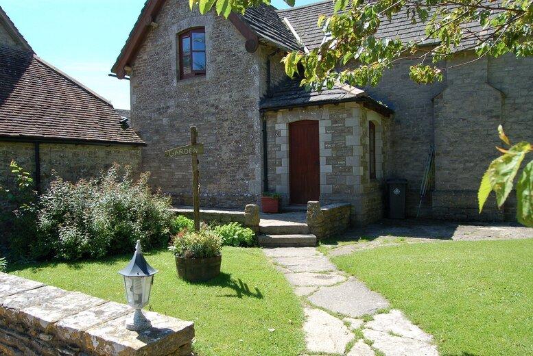 Dorset Kingston Country Courtyard Stay For 2: Deluxe Room With Breakfast, Late Checkout, & Dinner Upgrade