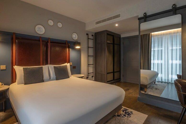 4* Clayton Hotel City Of London Stay With Breakfast, Welcome Drinks And Late Checkout For 2