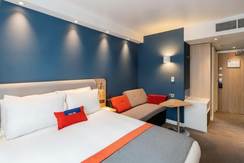 Derry City Stay - Holiday Inn Express, Breakfast, Prosecco & Late Checkout For 2