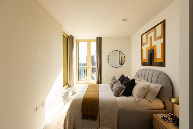 Staines Riverside Modern Self-Catering Apartment Stay - 1 Or 2 Bedrooms Available