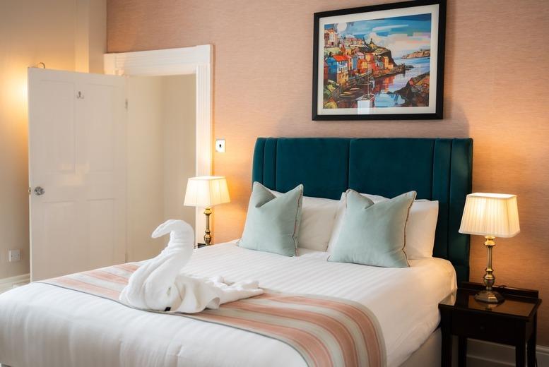 4* Harrogate Break For 2 At The Old Swan With Bottle Of Wine, Late Checkout & Dining Upgrade!